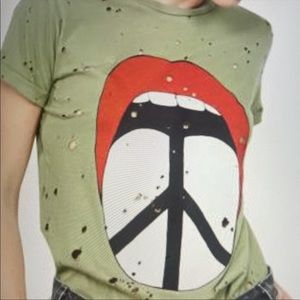 Laura moshi limp peace sign t-shirt